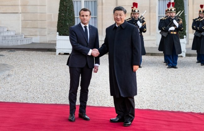 Macron and Xi Jinping Shaking Hands